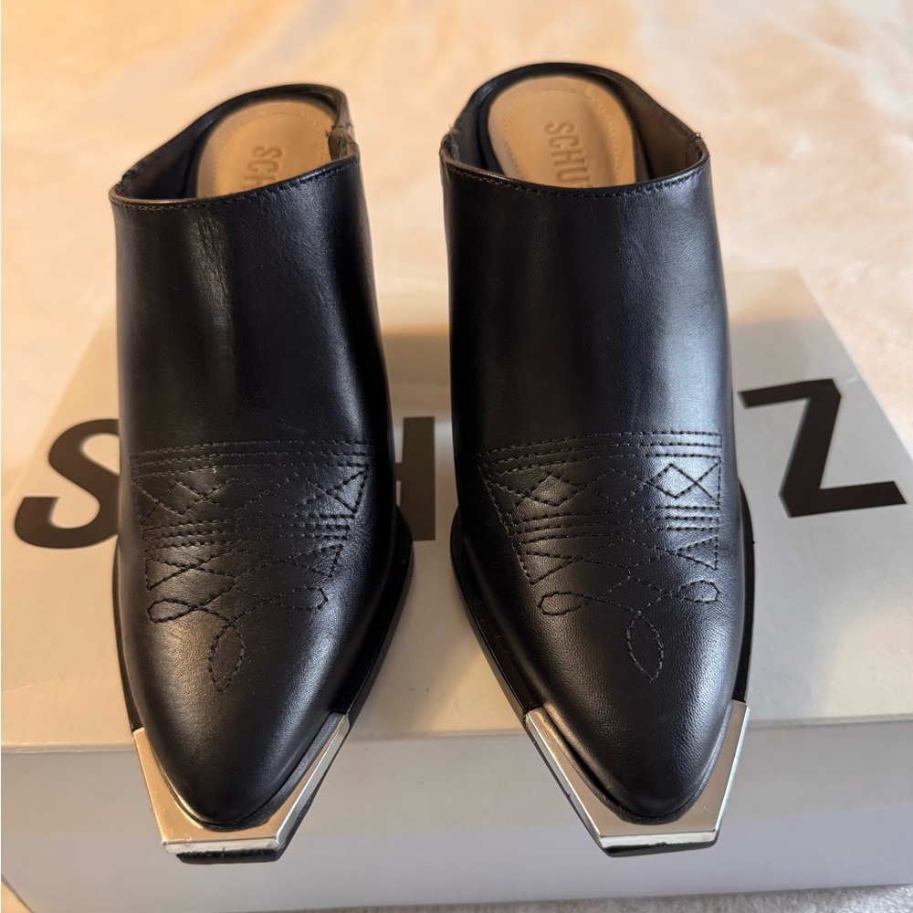 SCHUTZ Alley Western Mule in black